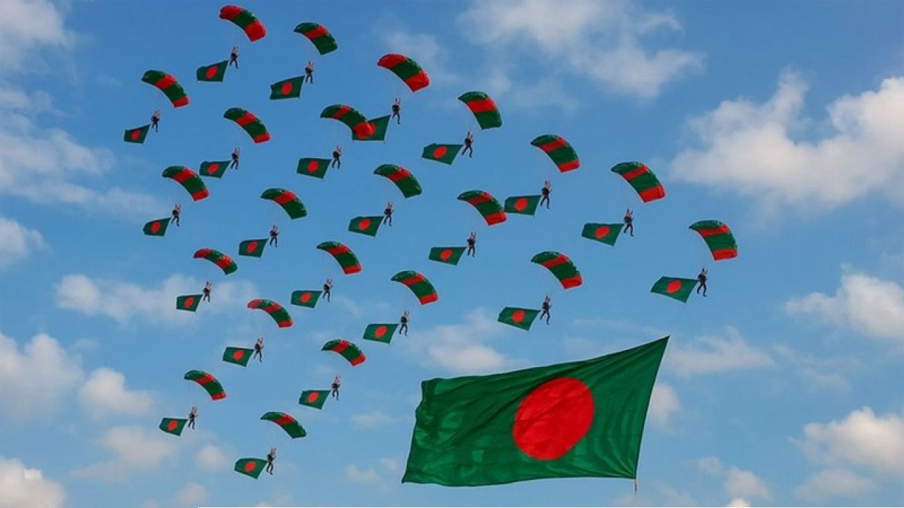 বিশ্ববাসী দেখবে এবারের বিজয় দিবসে সর্ববৃহৎ পতাকা প্যারাস্যুটিং