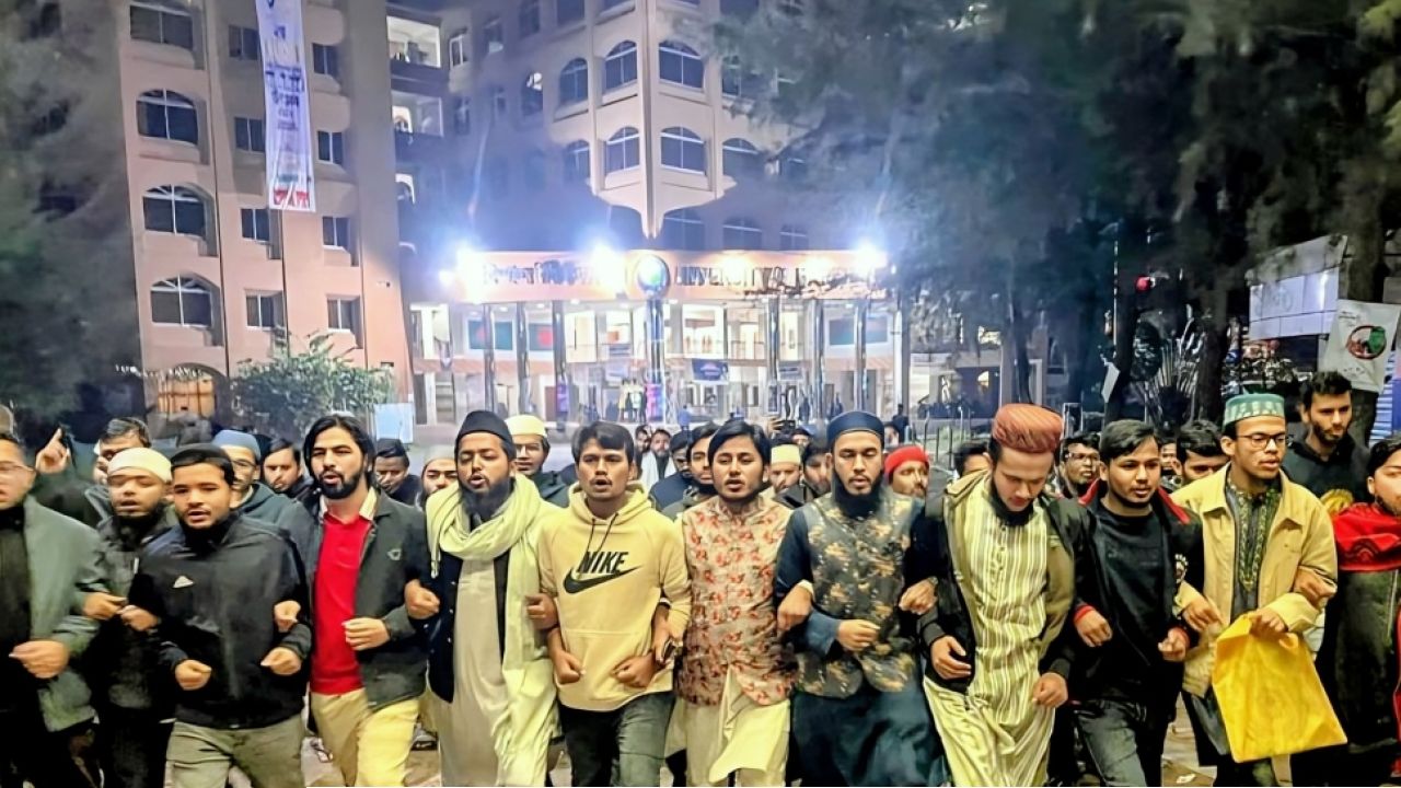 ওসমান হাদির ওপর গুলির প্রতিবাদে ববিতে বিক্ষোভ মিছিল