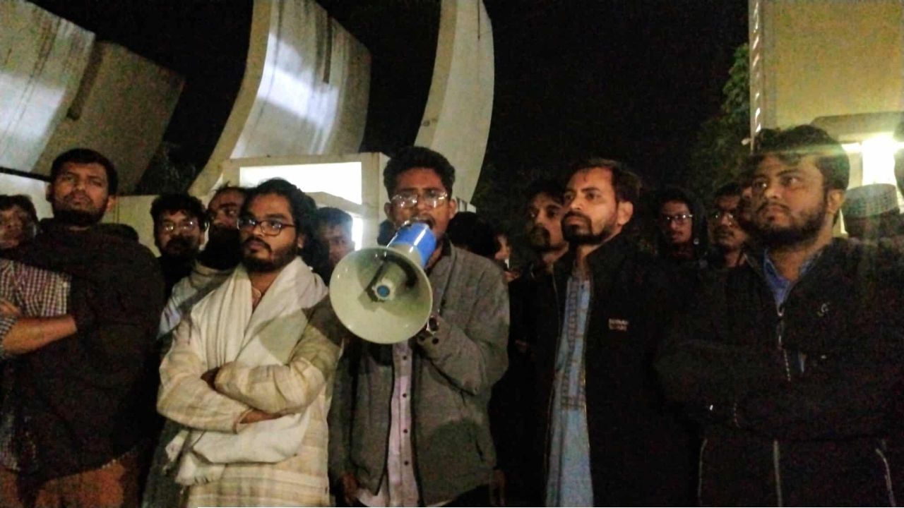 ওসমান হাদির উপর হামলার প্রতিবাদে কুবিতে  বিক্ষোভ মিছিল