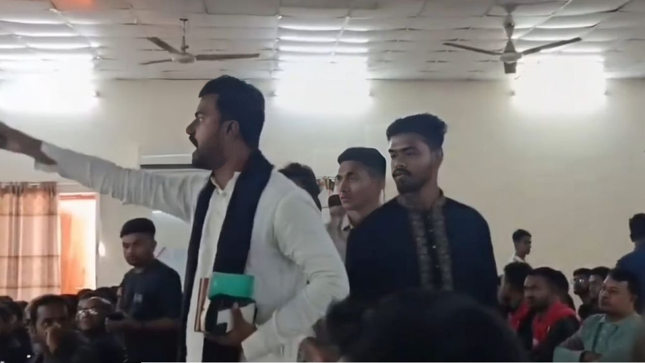 স্বাধীনতার সূর্যসন্তান দাবি: গোলাম আযম ও নিজামী এডওয়ার্ড কলেজে হট্টগোল