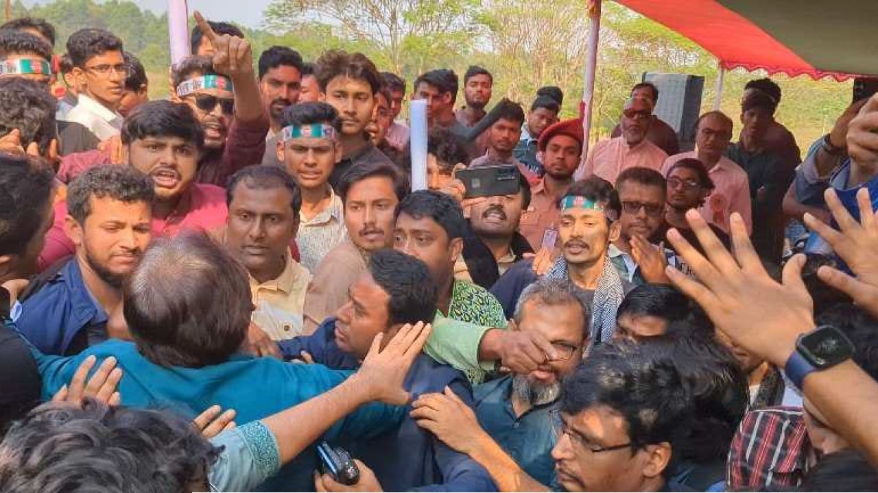 বিজয় দিবসে ছাত্রদল-শিক্ষার্থী: কুবিতে দুই দফায় বাকবিতণ্ডা