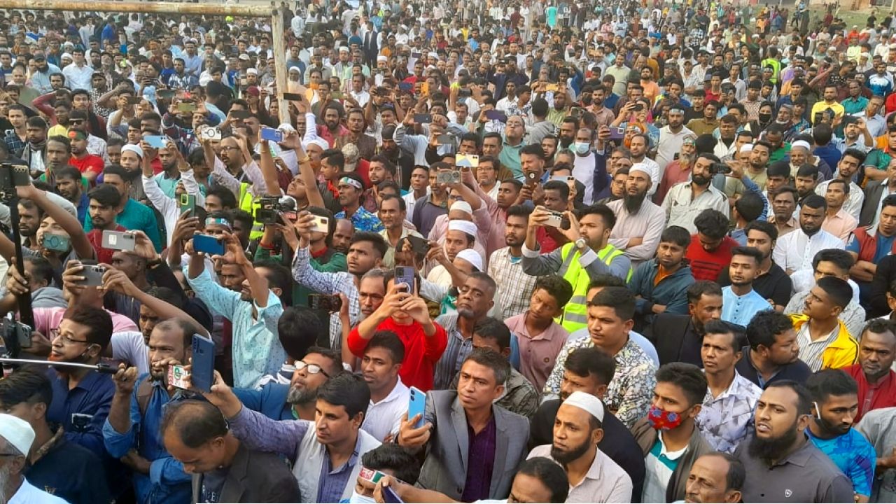 খালেদা জিয়ার রোগমুক্তি কামনায় দোয়া ও মহাসড়কে মিছিল