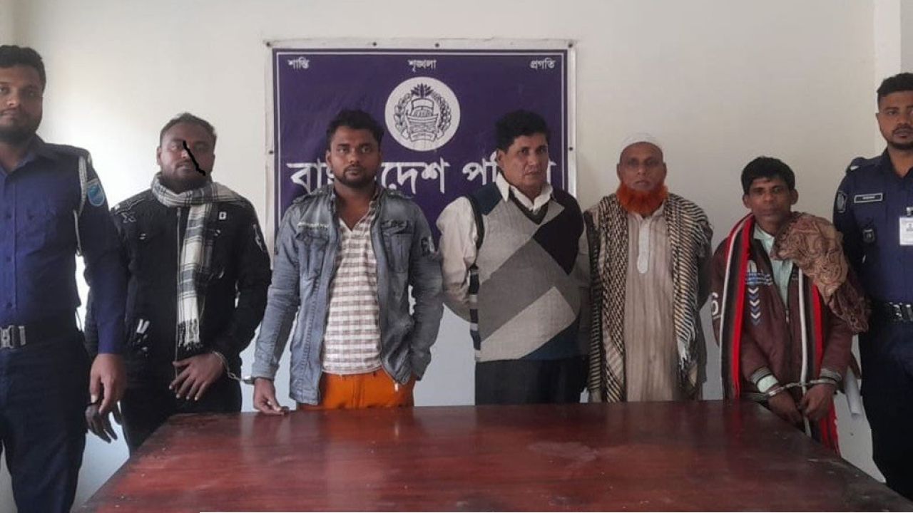 ফরিদপুরে আওয়ামী লীগের তিন নেতাকে গ্রেপ্তার করেছে পুলিশ