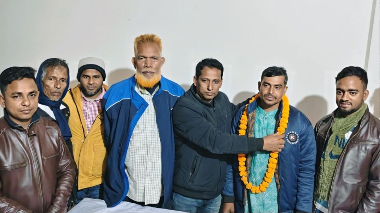 পদত্যাগ করে যুবদলে যোগদান করলেন যুবলীগ নেতা