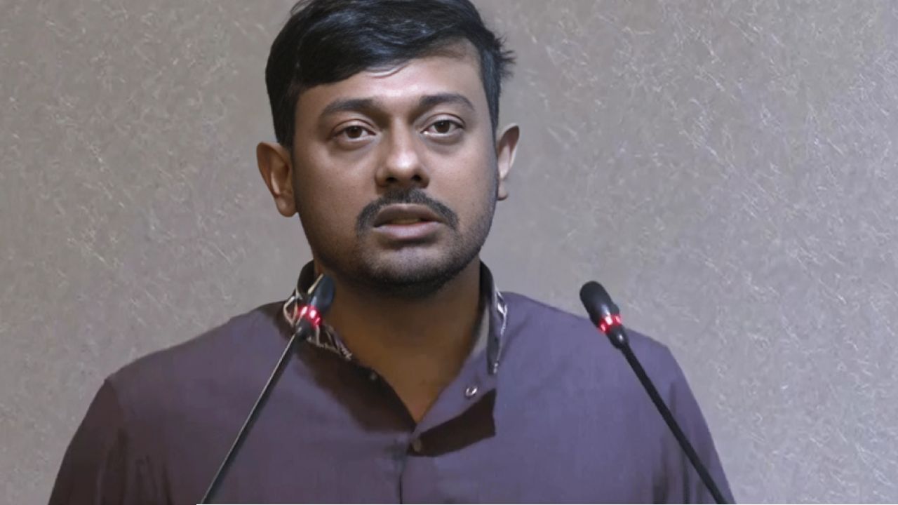 হাদির পরিবারকে নিয়ে যা নাসীরুদ্দীন পাটওয়ারী