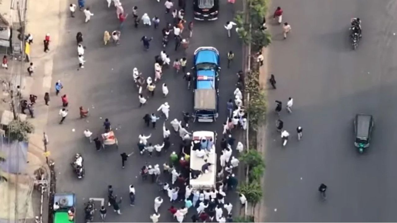 ঢাবির কেন্দ্রীয় মসজিদে নেওয়া হচ্ছে শহীদ হাদির মরদেহ