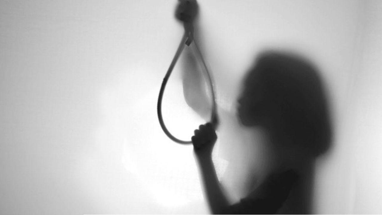 চট্টগ্রামে তরুণীকে নিজ কক্ষে ঝুলন্ত অবস্থায় উদ্ধার