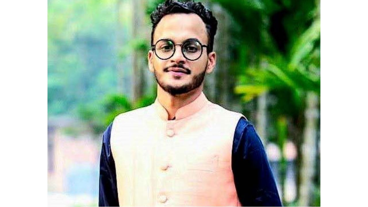 নিজ বাড়ীর সামনেই ছাত্রদল নেতাকে কুপিয়ে হত্যা