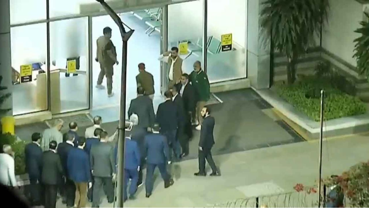 মায়ের পাশে তারেক রহমান