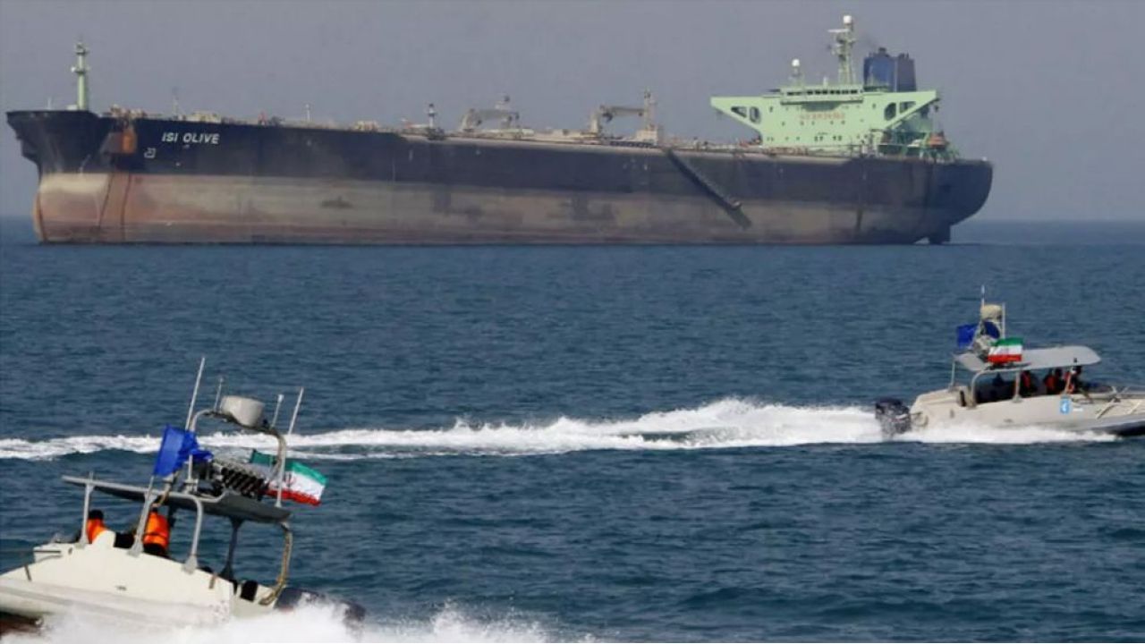আবারও ইরানি হাতে বিদেশি তেলবাহী ট্যাংকার জব্দ