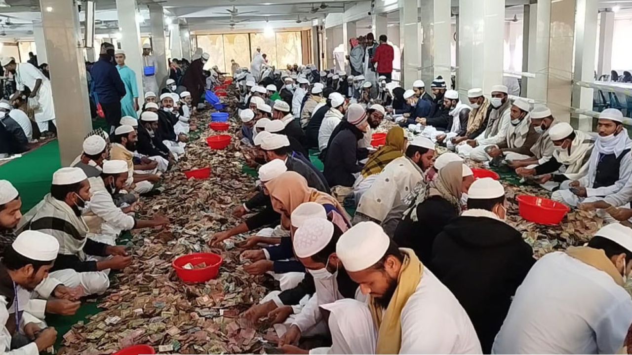 ১১ কোটি ছাড়াল পাগলা মসজিদের দান
