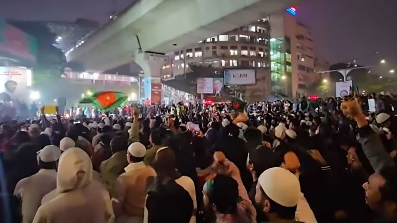 ওসমান হাদি হত্যার বিচার দাবিতে উত্তাল শাহবাগ 