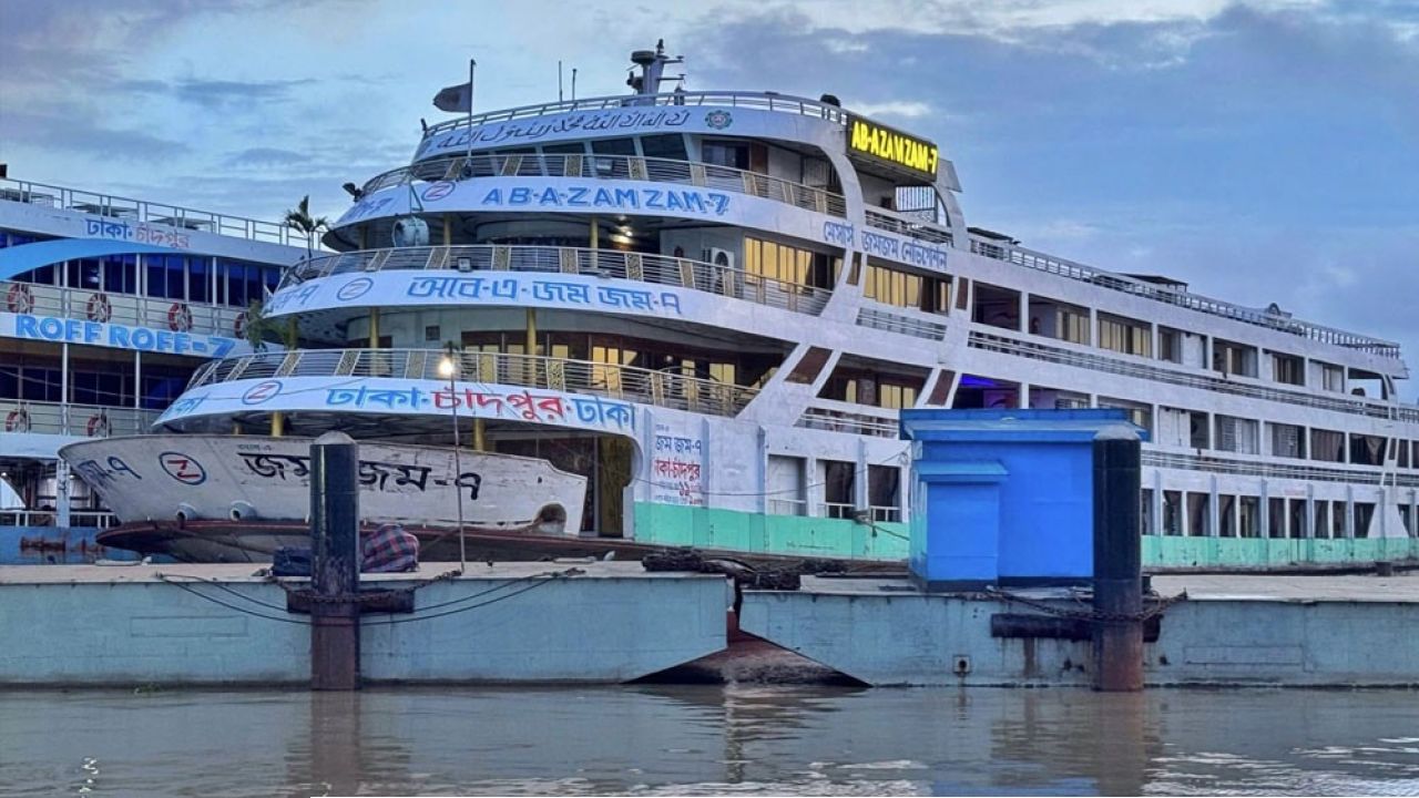  সব ধরনের যাত্রীবাহী নৌযান চলাচল বন্ধ ঘোষণা