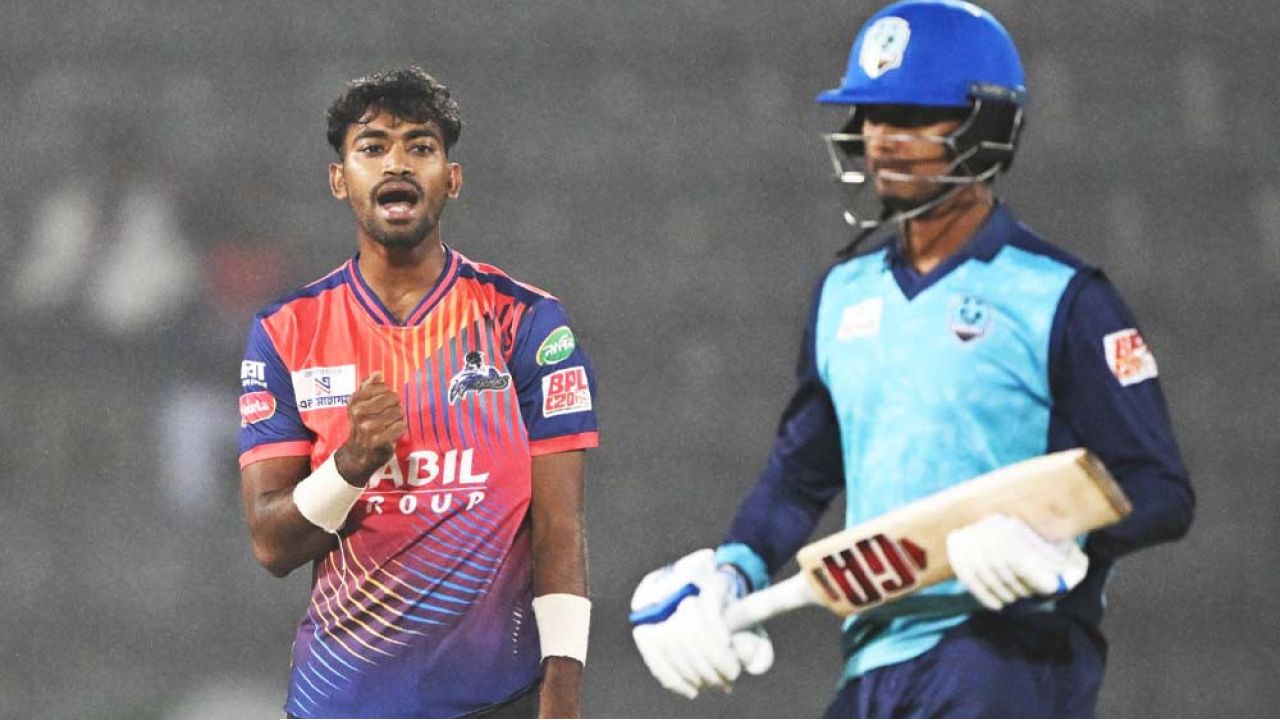 ১২৪ রানেই থামল নোয়াখালীর চাকা