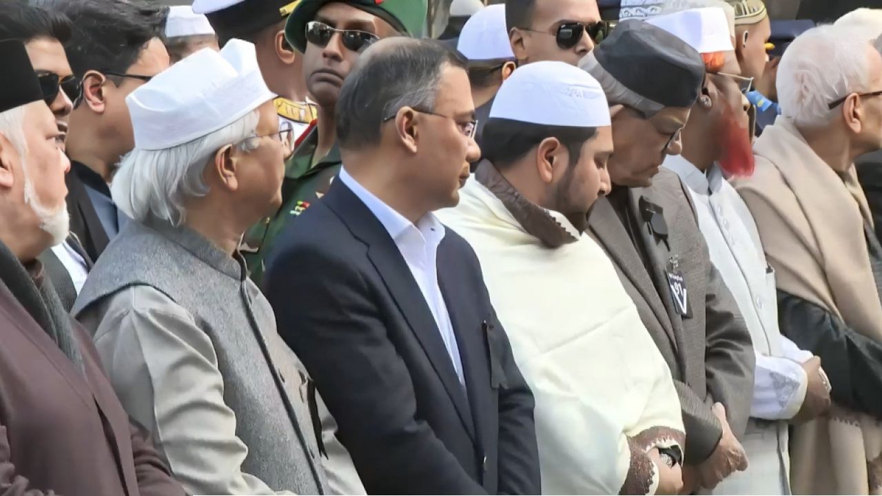 মানিক মিয়া অ্যাভিনিউয়ে বেগম খালেদা জিয়ার জানাজা অনুষ্ঠিত