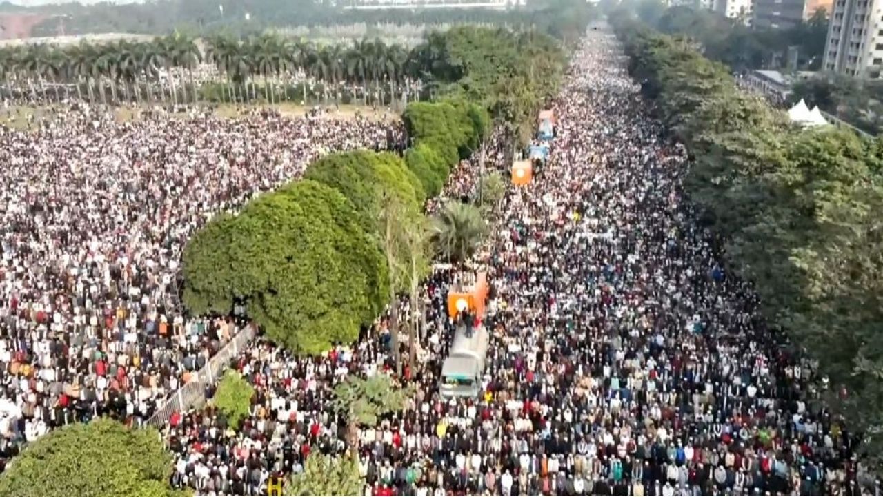 মুসলিম বিশ্বের অন্যতম বৃহত্তম জানাজা আজ অনুষ্ঠিত 