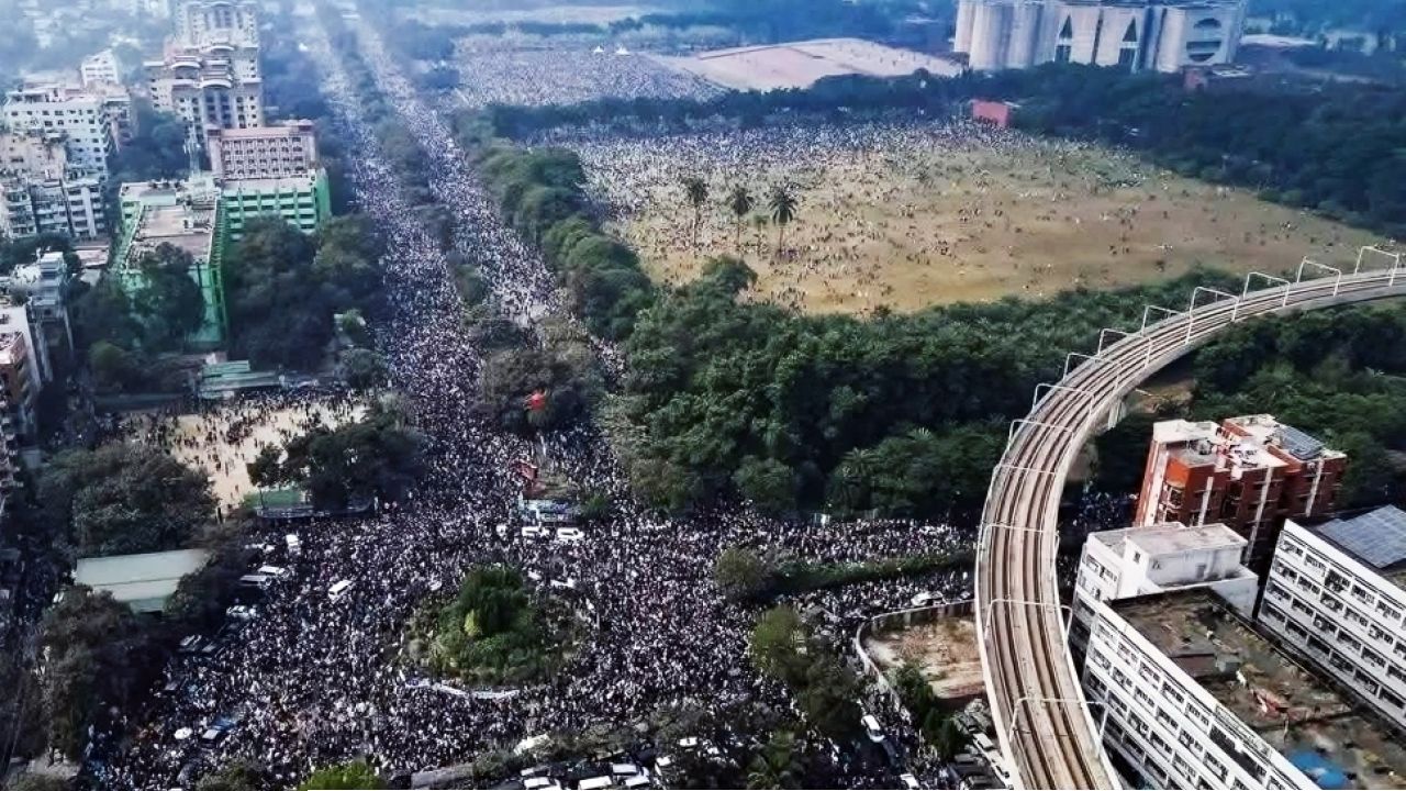 সমগ্র রাজধানী সিক্ত অশ্রুজলে
