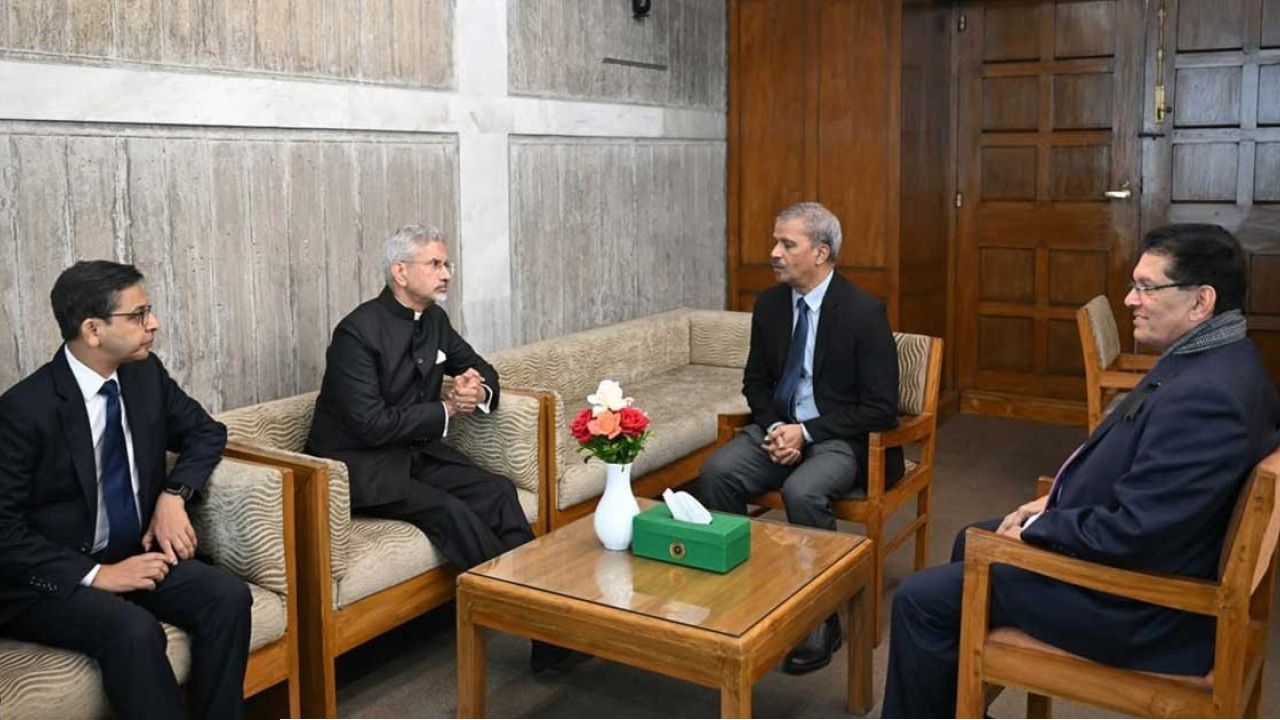 খালেদা জিয়ার জানাজায় আসা বিদেশি অতিথিদের সঙ্গে উপদেষ্টাদের সৌজন্য সাক্ষাৎ 