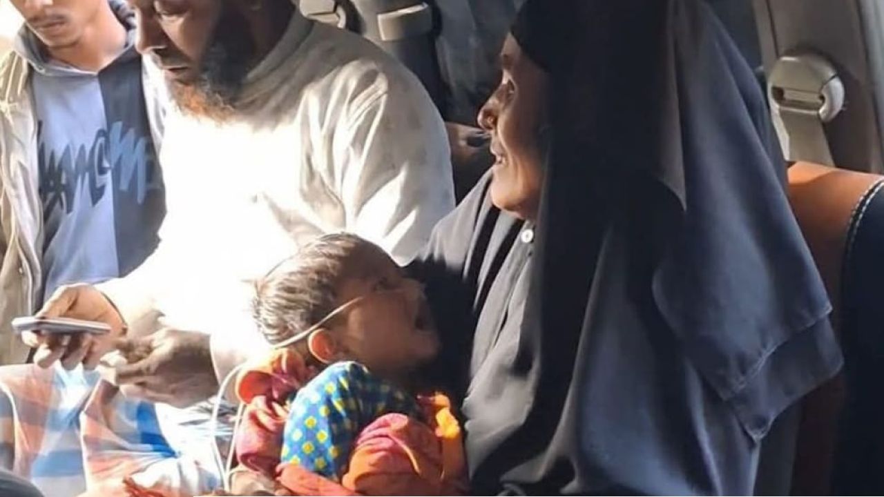 দুর্গাপুরে খাবার ভেবে বিষ খেলো তিন বছরের শিশু, অবস্থা আশঙ্কাজনক