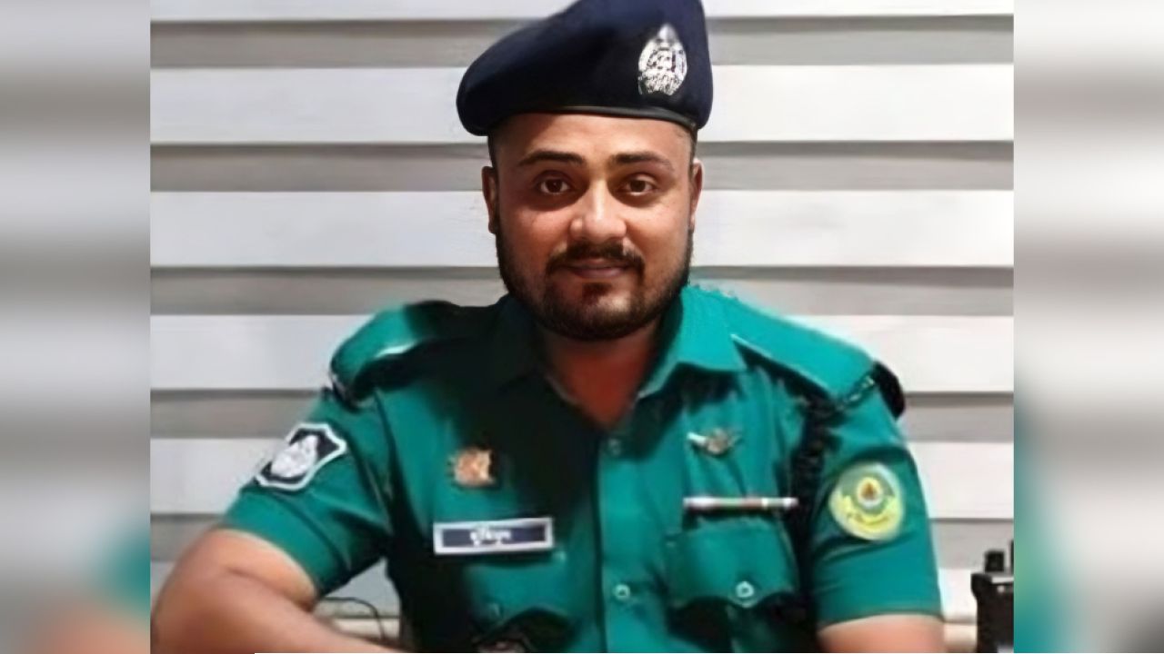 ডিউটি শেষে ফেরার পথে ট্রাকের ধাক্কায় নিহত পুলিশ সদস্য