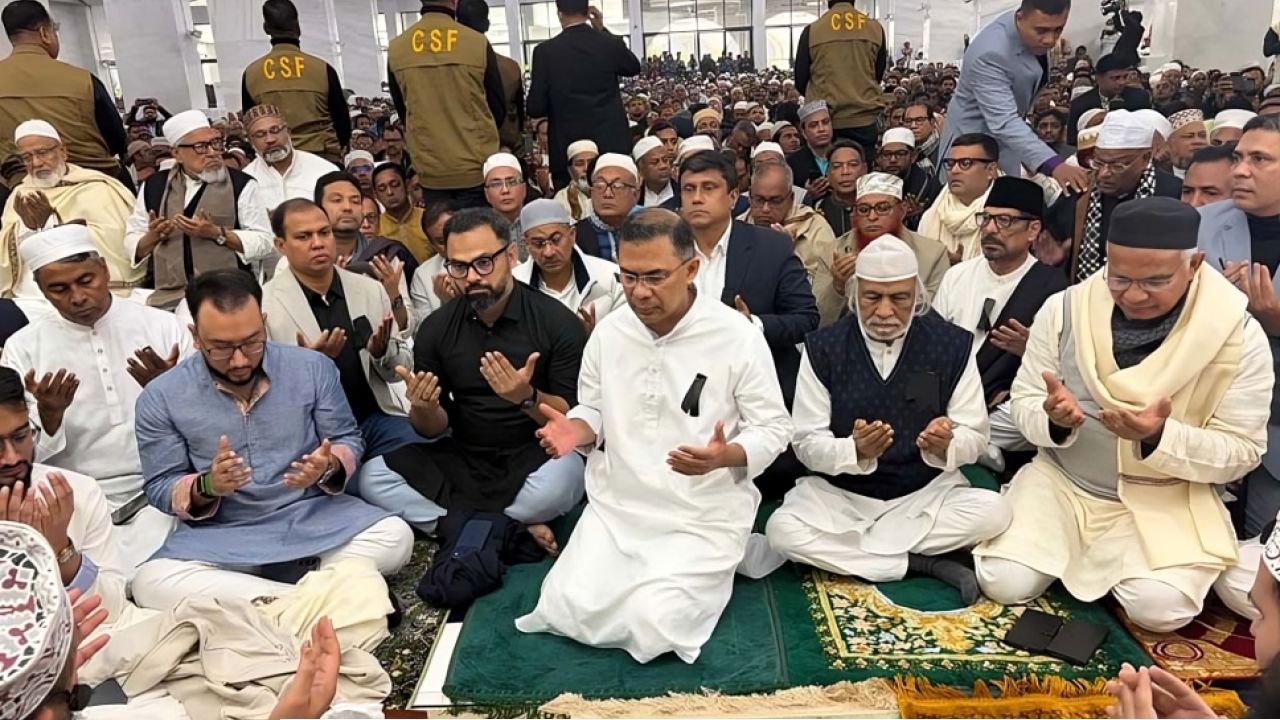 বেগম খালেদা জিয়ার মাগফিরাত কামনায় গুলশানের দোয়া মাহফিল