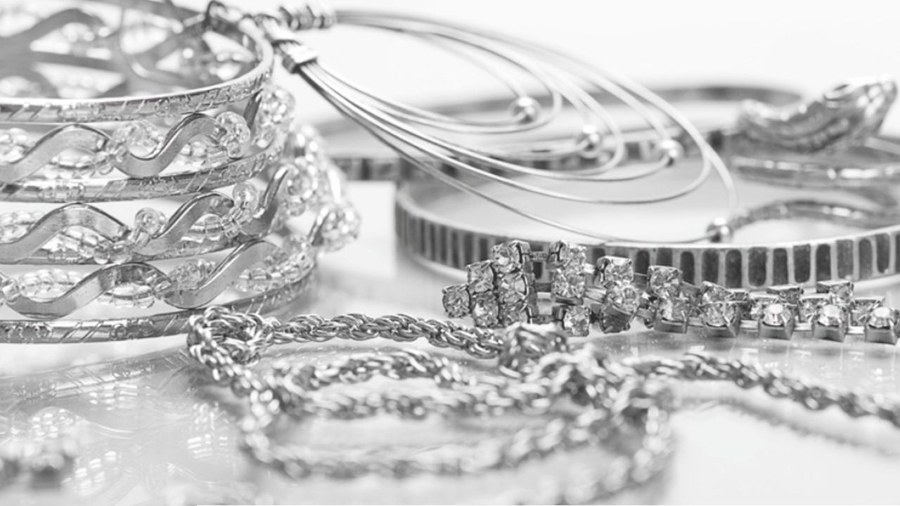 স্বর্ণের পর এবার দাম বাড়লো রুপার