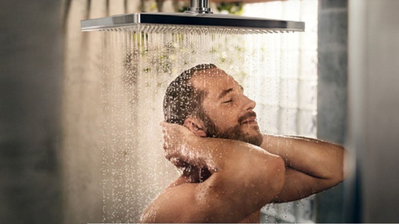 শীতে গরম পানি দিয়ে গোসল করলে যেসব ক্ষতি হয়