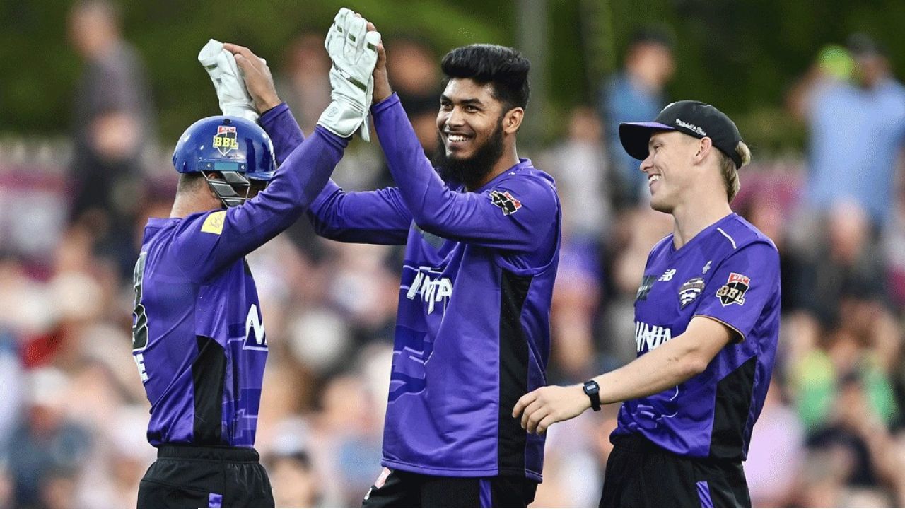 বিদেশের মাটিতে রিশাদের যাদু, শিকার করলেন ৩ উইকেট