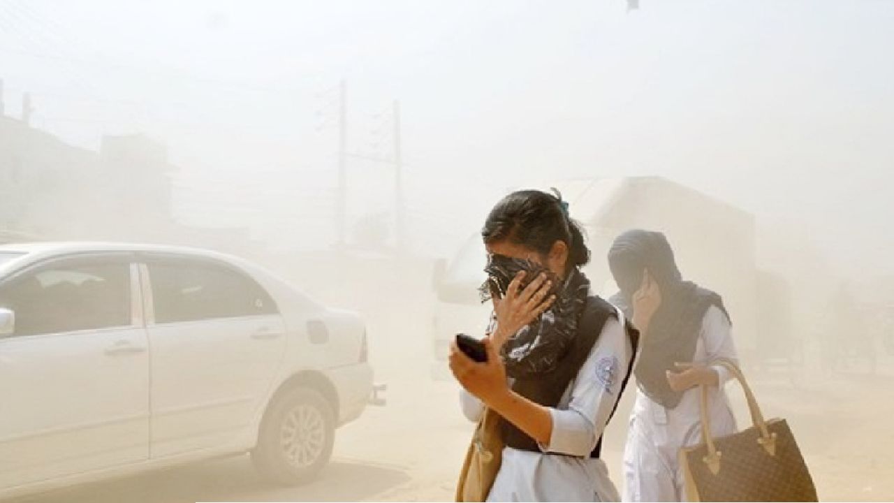 আজ বায়ুদূষণে ঢাকা অবস্থান চতুর্থ