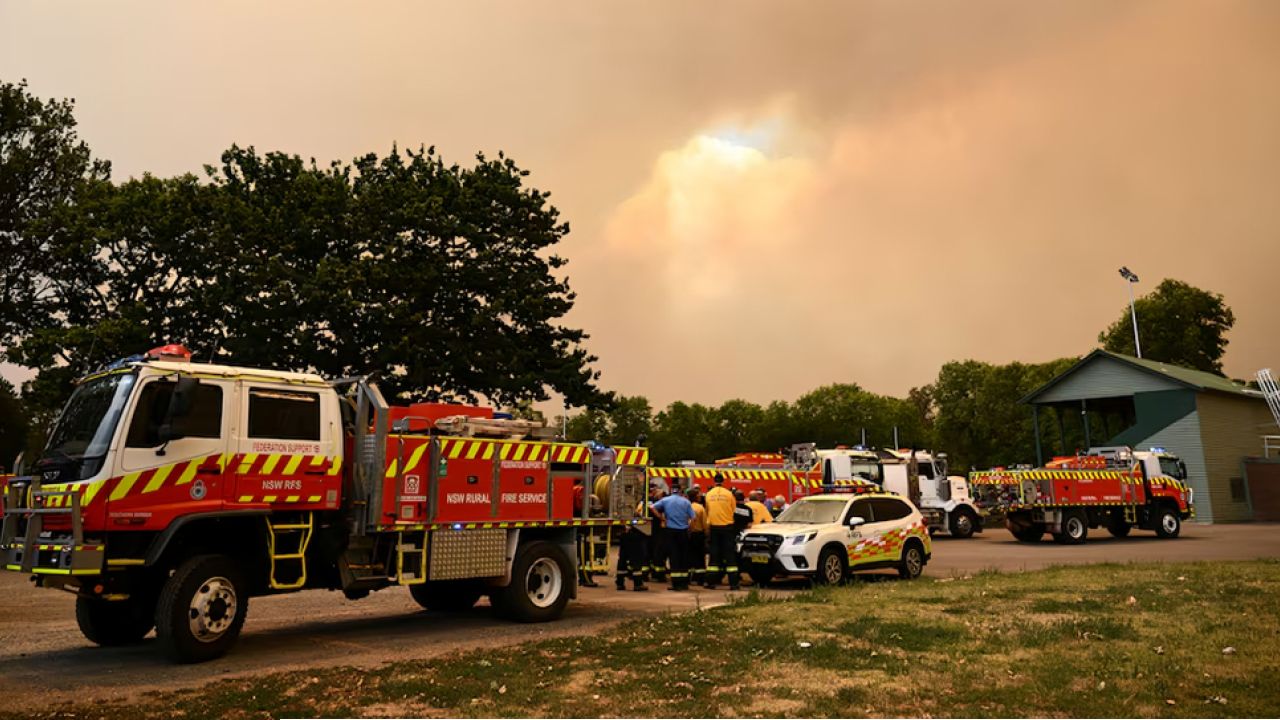 অস্ট্রেলিয়ার ভয়াবহ দাবানলে পুড়েছে বহু ঘরবাড়ি, ৩ জন নিখোঁজ