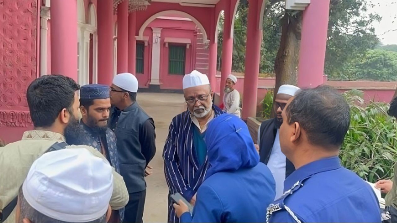 তালিমে ডেকে ভোট চেয়ে প্রার্থীর স্ত্রীর ১০ হাজার জরিমানা