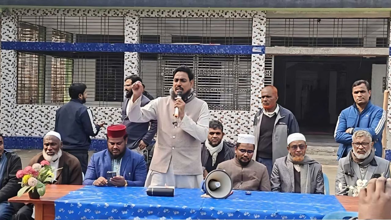 প্রাথমিকের নিয়োগ পরীক্ষা বাতিলের দাবি জানালেন আখতার হোসেন