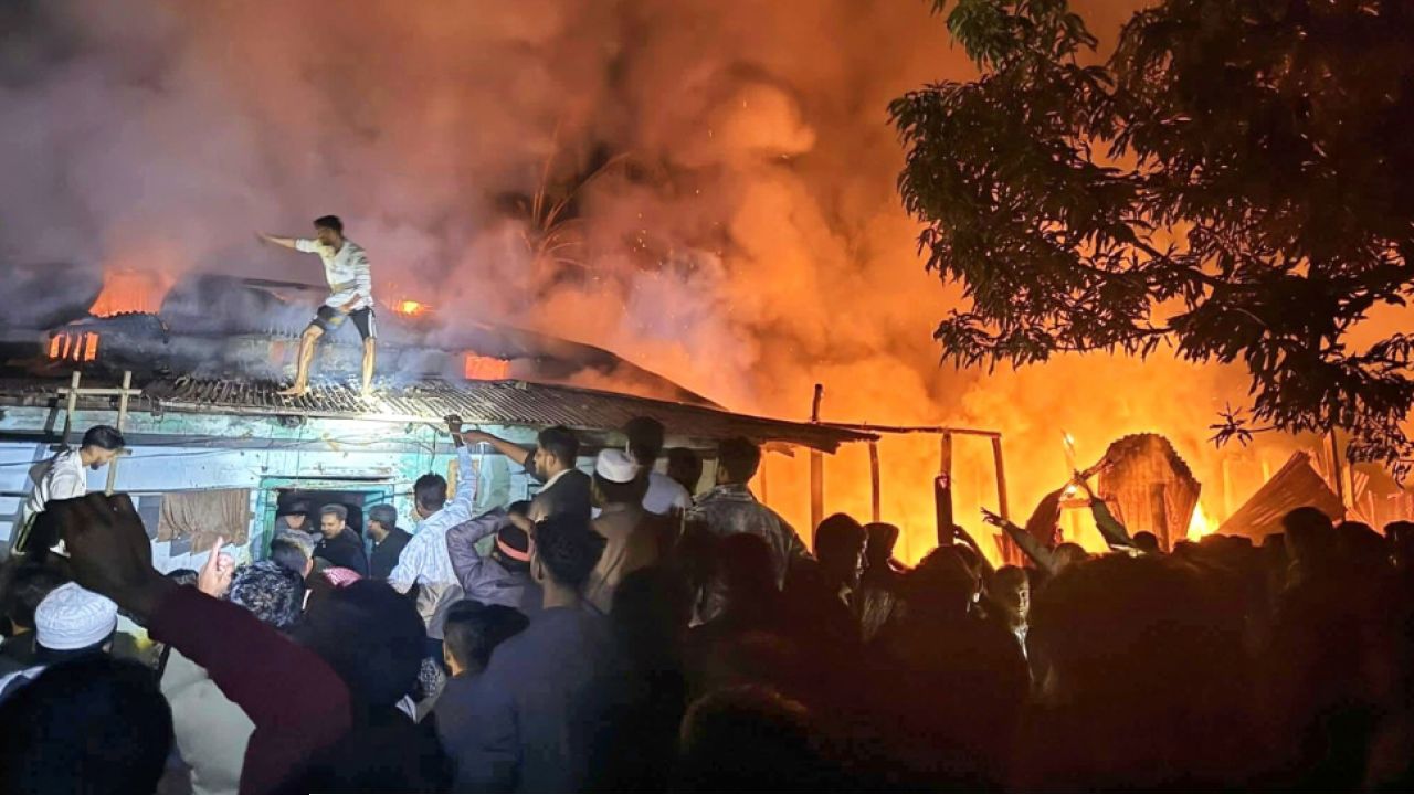 চট্টগ্রামে অগ্নিকাণ্ডে ৬ বসতঘর পুড়ে ছাই