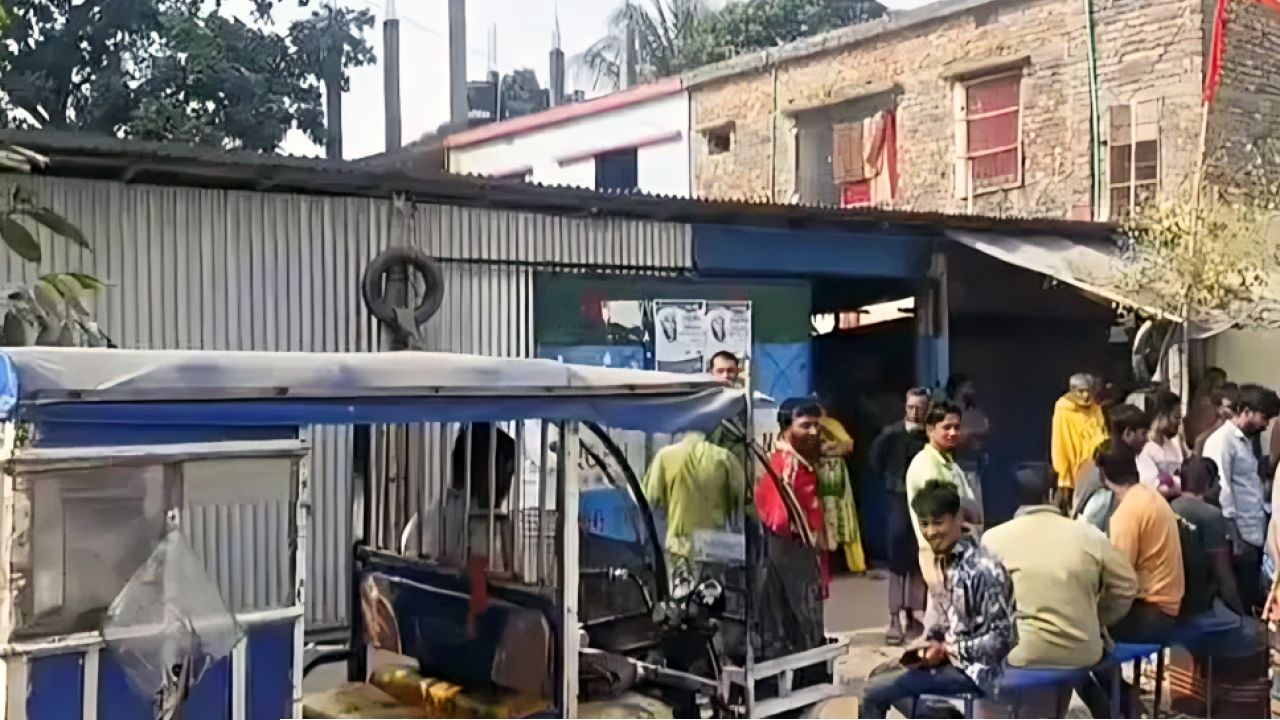 হাত-পা বেঁধে ইজি বাইক গ্যারেজে ২০ লাখ টাকার মালপত্র ডাকাতি