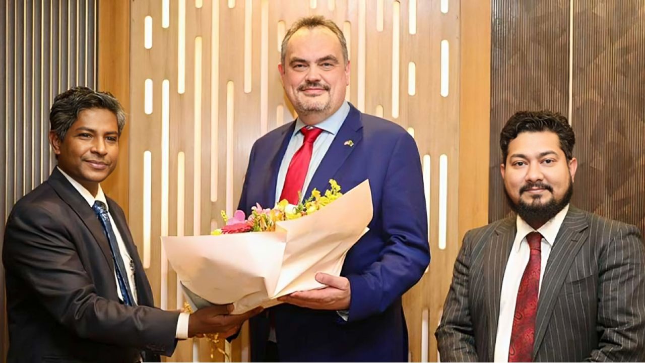 ঢাকায় পৌঁছালেন নবনিযুক্ত মার্কিন রাষ্ট্রদূত