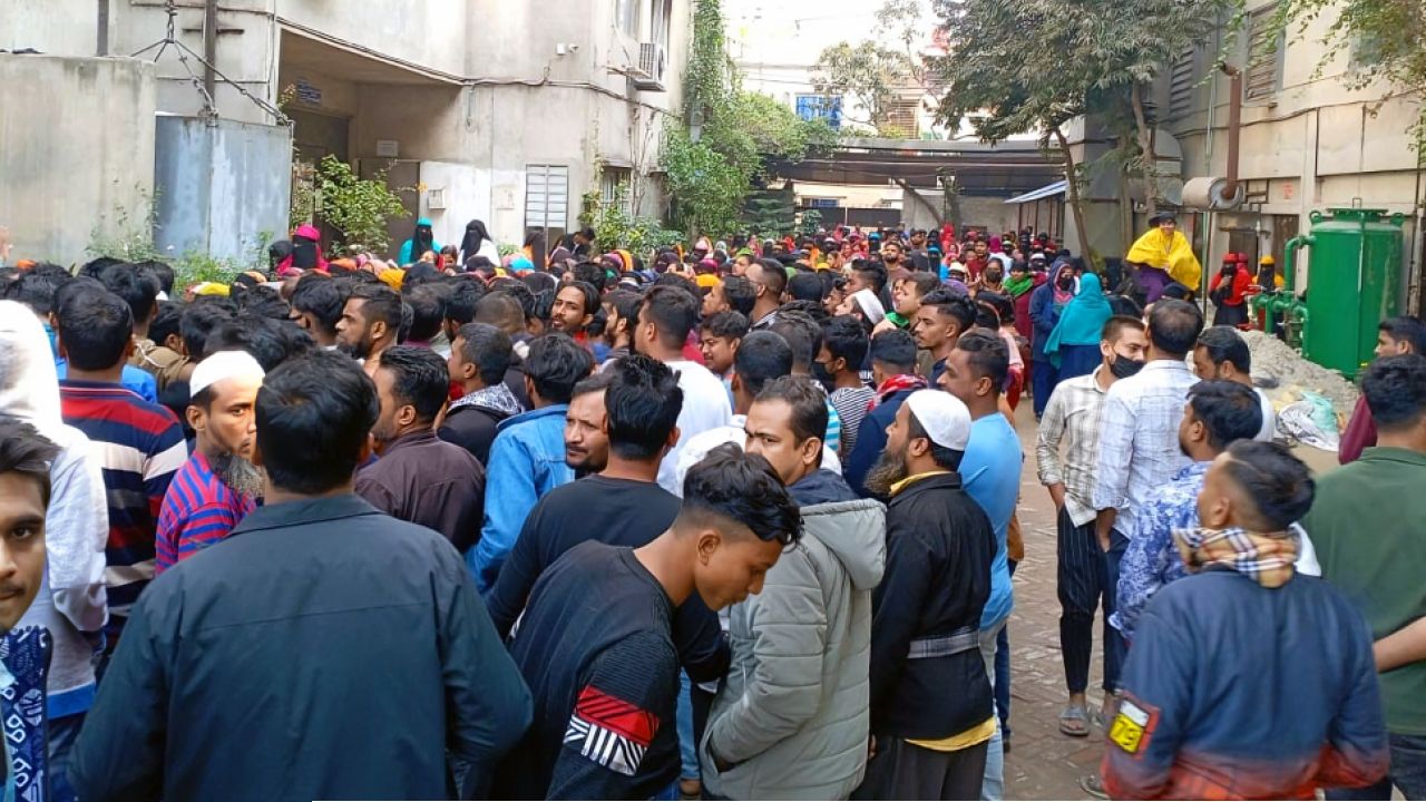 ছুটির ভাতার দাবিতে নারায়ণগঞ্জে শ্রমিক আন্দোলন, বন্ধ হলো কারখানা