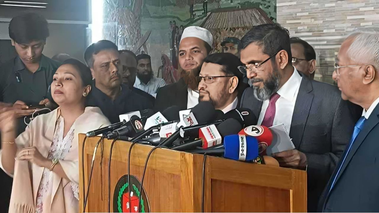 পোস্টাল ব্যালট নিয়ে কোনো অনিয়ম হলে ছাড় নেই : ইসি সানাউল্লাহ