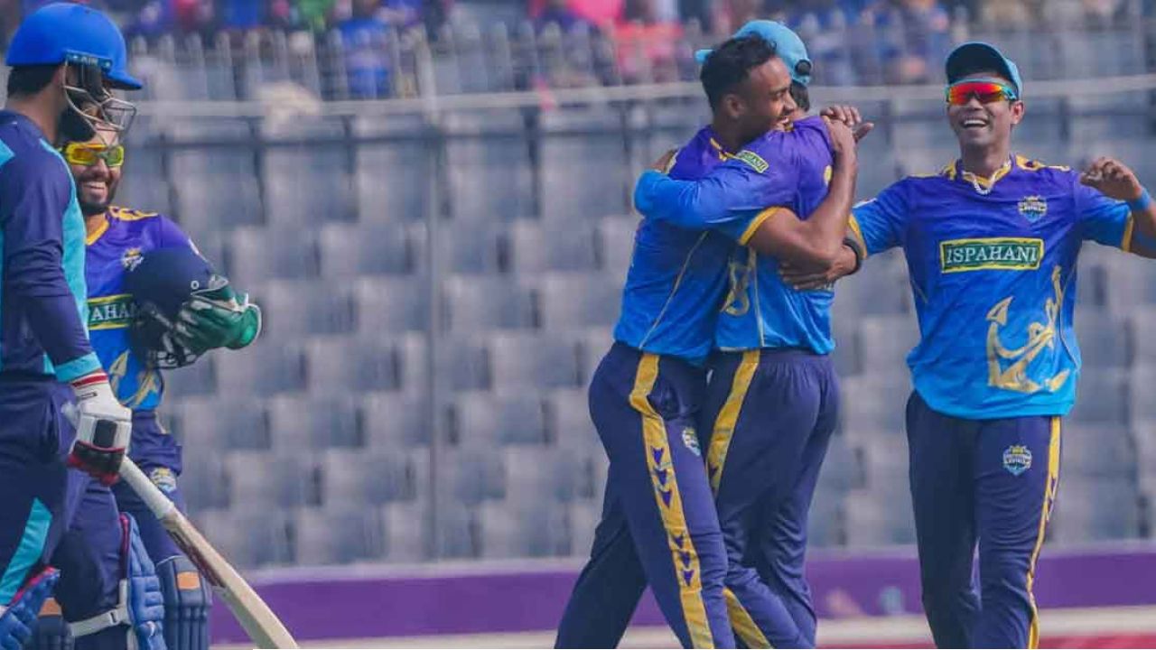 নোয়াখালীকে ৫ উইকেটে হারিয়েছে চট্টগ্রাম রয়্যালস