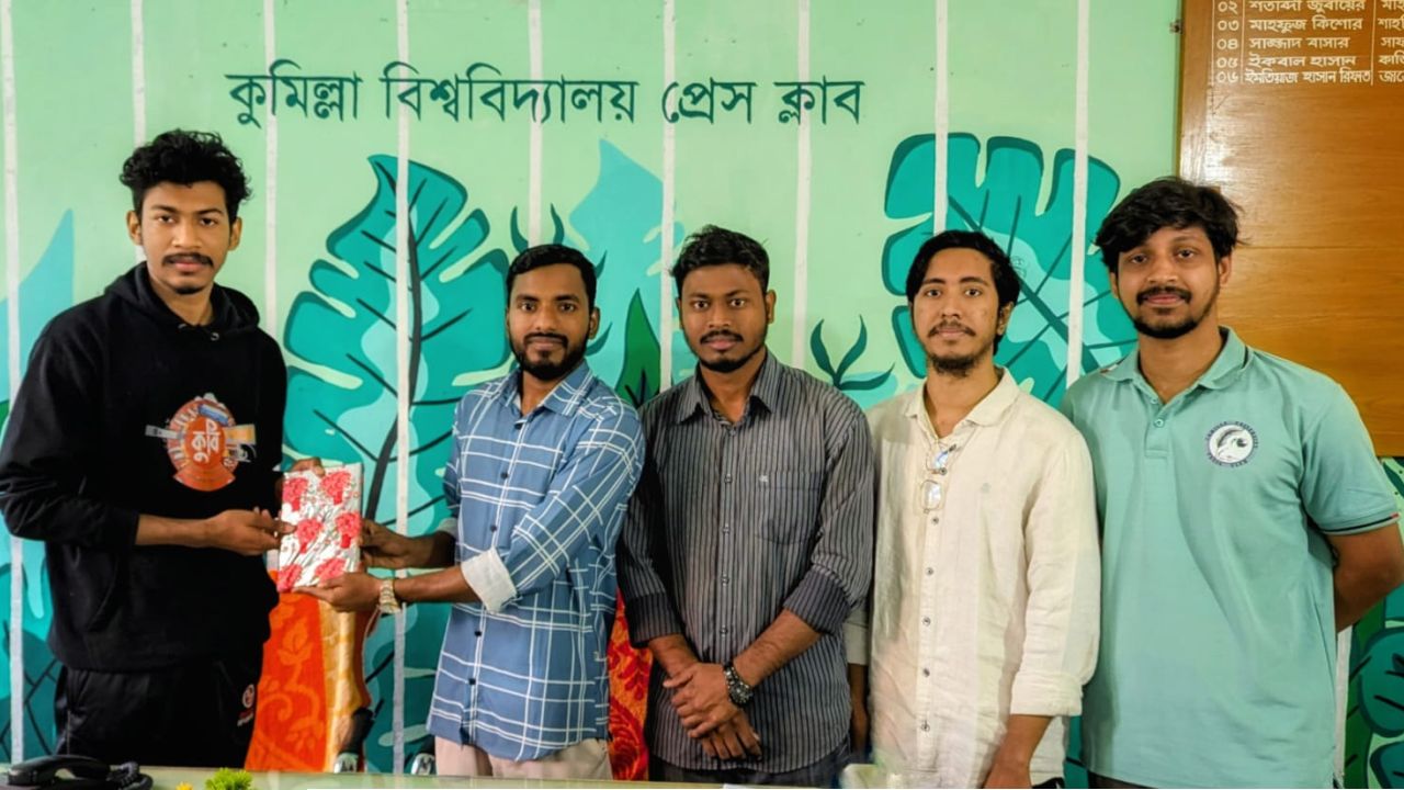 কুবি প্রেস ক্লাবের বেস্ট কন্ট্রিবিউটর অ্যাওয়ার্ড পেলেন শারাফাত হোসাইন