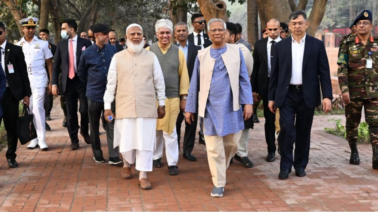 গণভবনে জুলাই গণ-অভ্যুত্থান স্মৃতি জাদুঘর পরিদর্শন করলেন প্রধান উপদেষ্টা