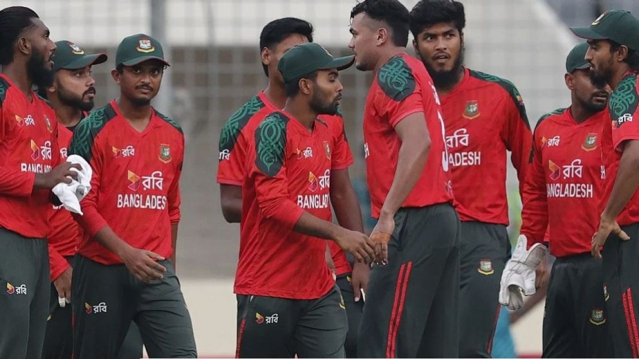 আগামী ২৪ ঘণ্টার মধ্যে বিশ্বকাপ থেকে বাদ যেতে পারে বাংলাদেশ