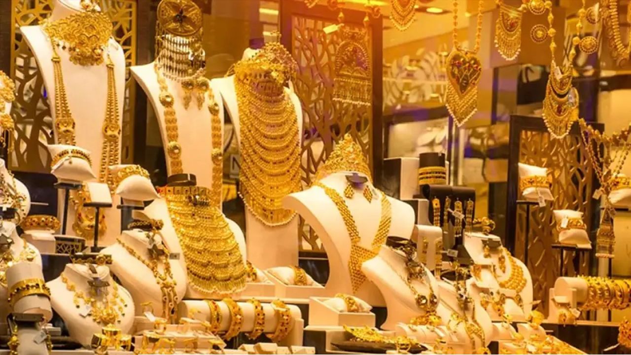 সোনার ভরি আড়াই লাখ টাকা ছাড়াল