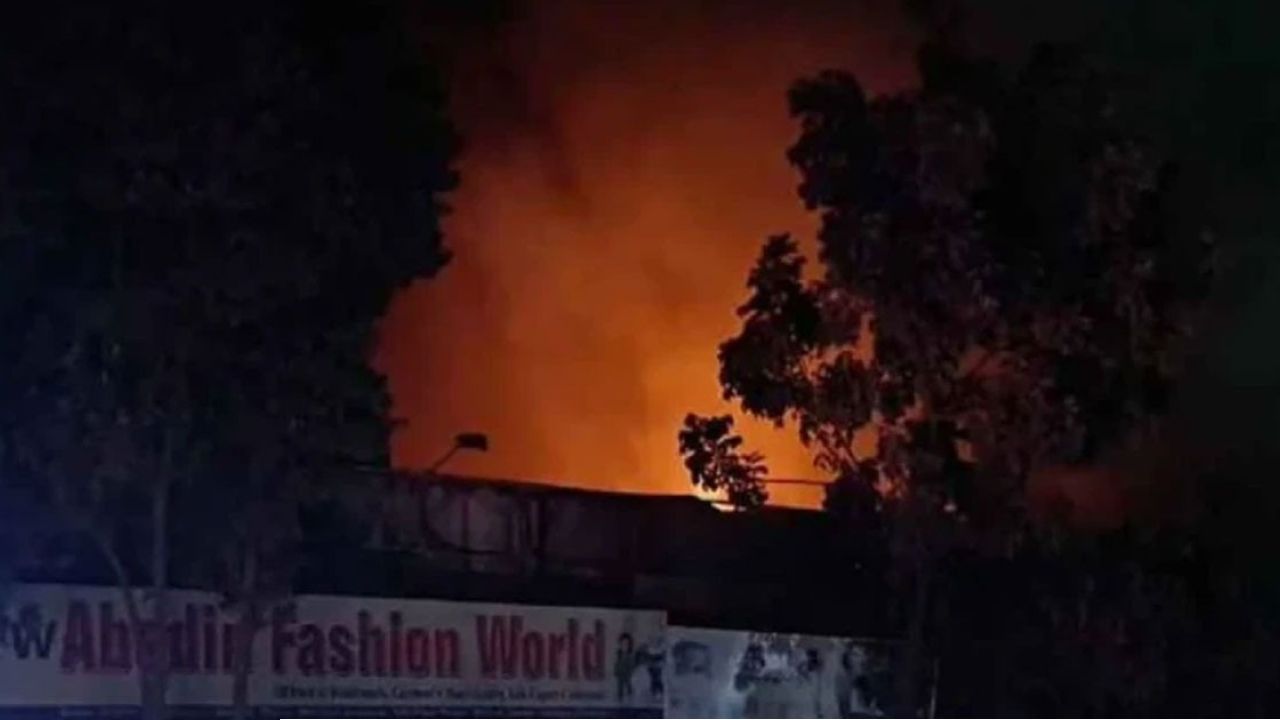 রাজধানীর ভাটারায় একটি মার্কেটে ভয়াবহ আগুন