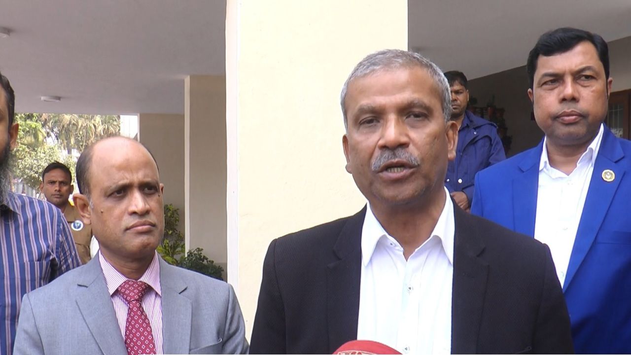 অবাধ ও সুষ্ঠু নির্বাচন করতে সরকার বদ্ধপরিকর: আইন উপদেষ্টা