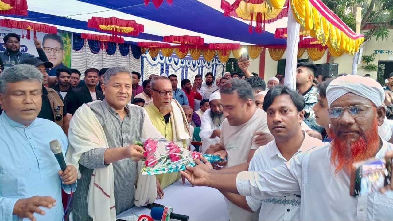 বিএনপিতে যোগ দিলেন নিষিদ্ধ আওয়ামী লীগের শতাধিক নেতা-কর্মী