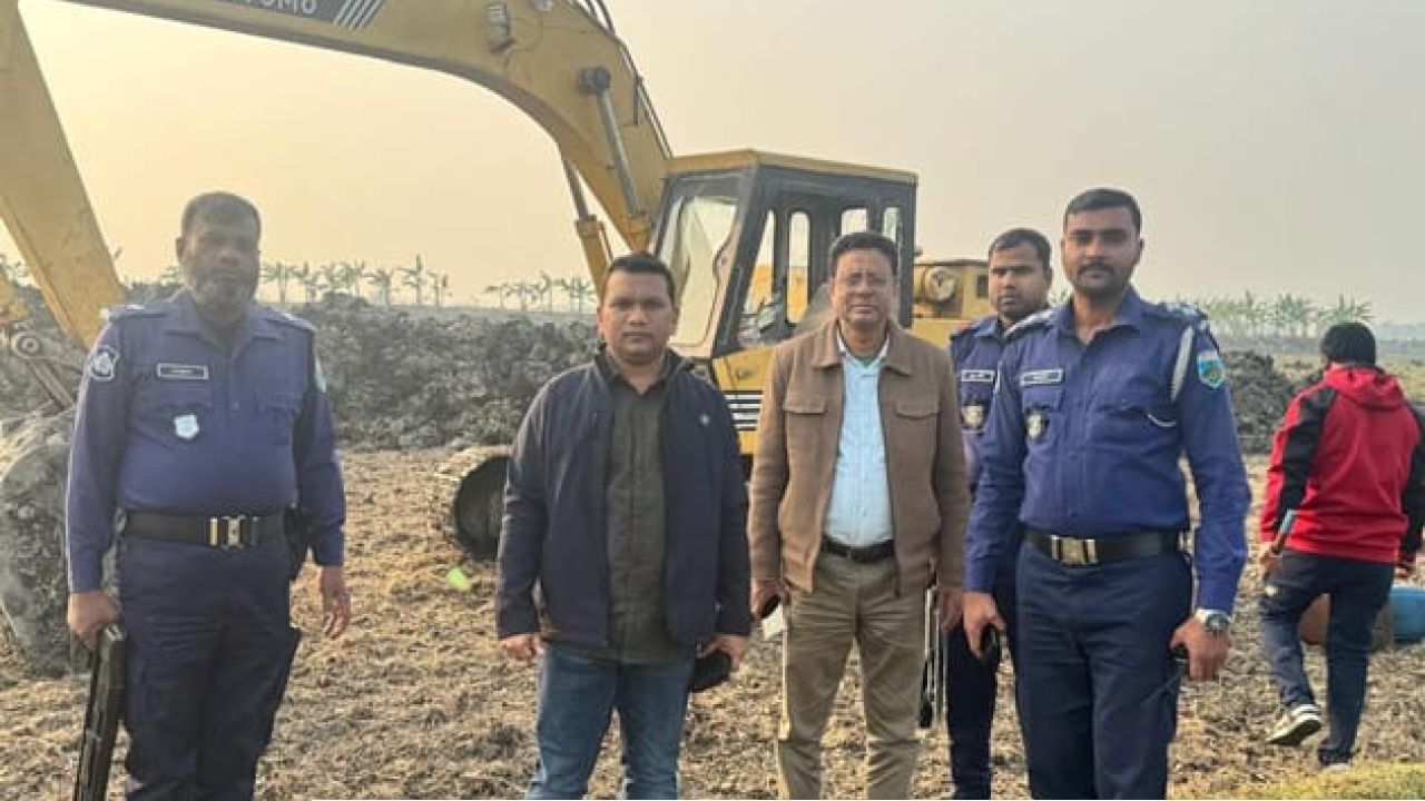 বাগমারায় পুকুর খননের বিরুদ্ধে প্রশাসনের কঠোর পদক্ষেপ 