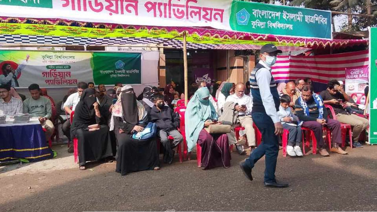ভর্তি পরীক্ষার্থীদের সহযোগিতায় কুবি ছাত্রশিবির