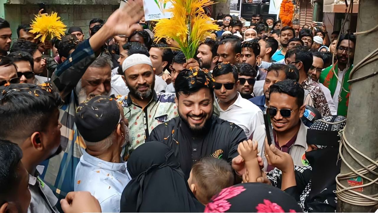 ইশরাককে সমর্থন দিয়ে নির্বাচন থেকে সরলেন গণ অধিকার প্রার্থী