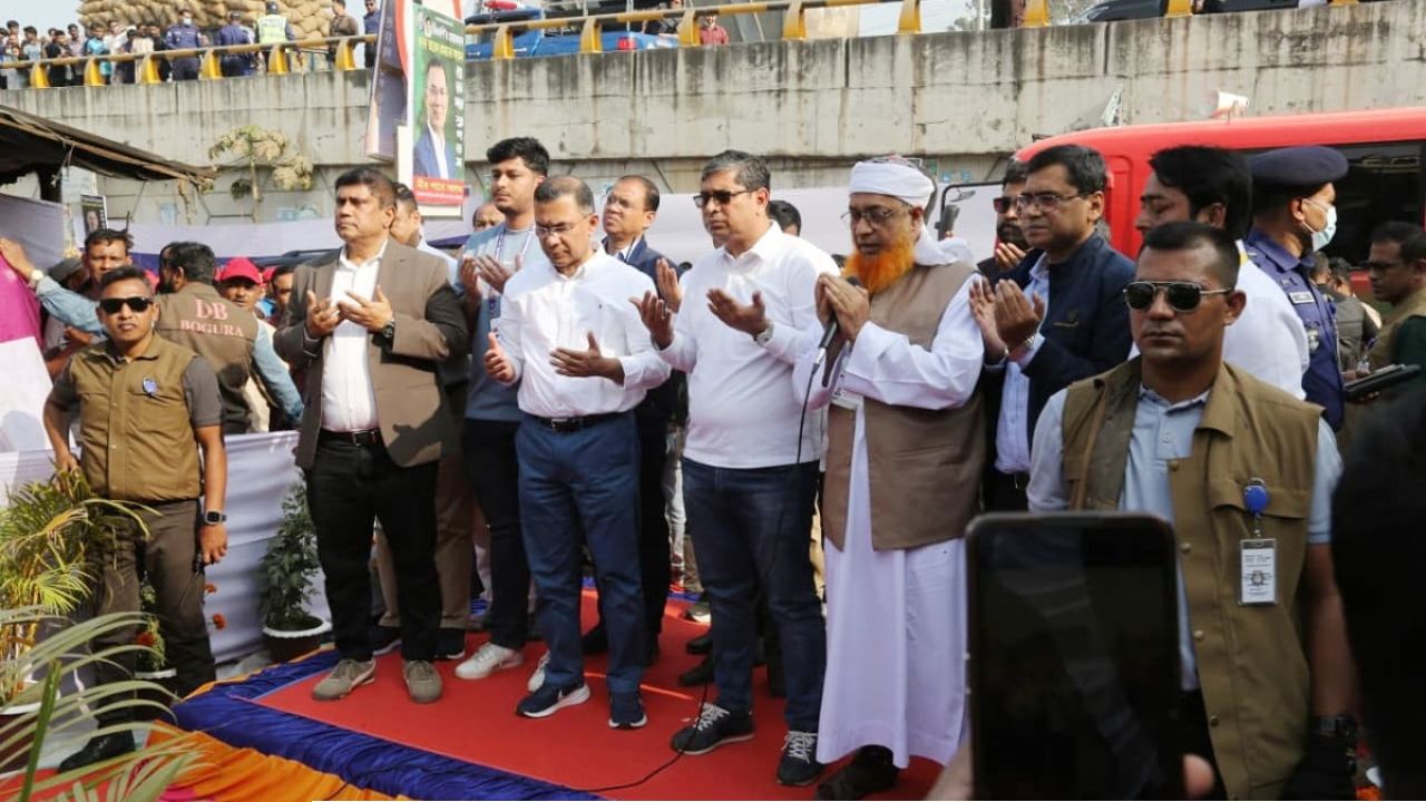 শাহ সুলতান বলখী মাহীসাওয়ার (রহ.) মাজার জিয়ারত করলেন তারেক রহমান