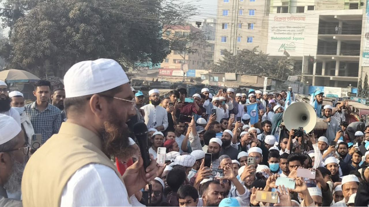 কারো উসকানিতে পা দেওয়া যাবে না : মামুনুল হক